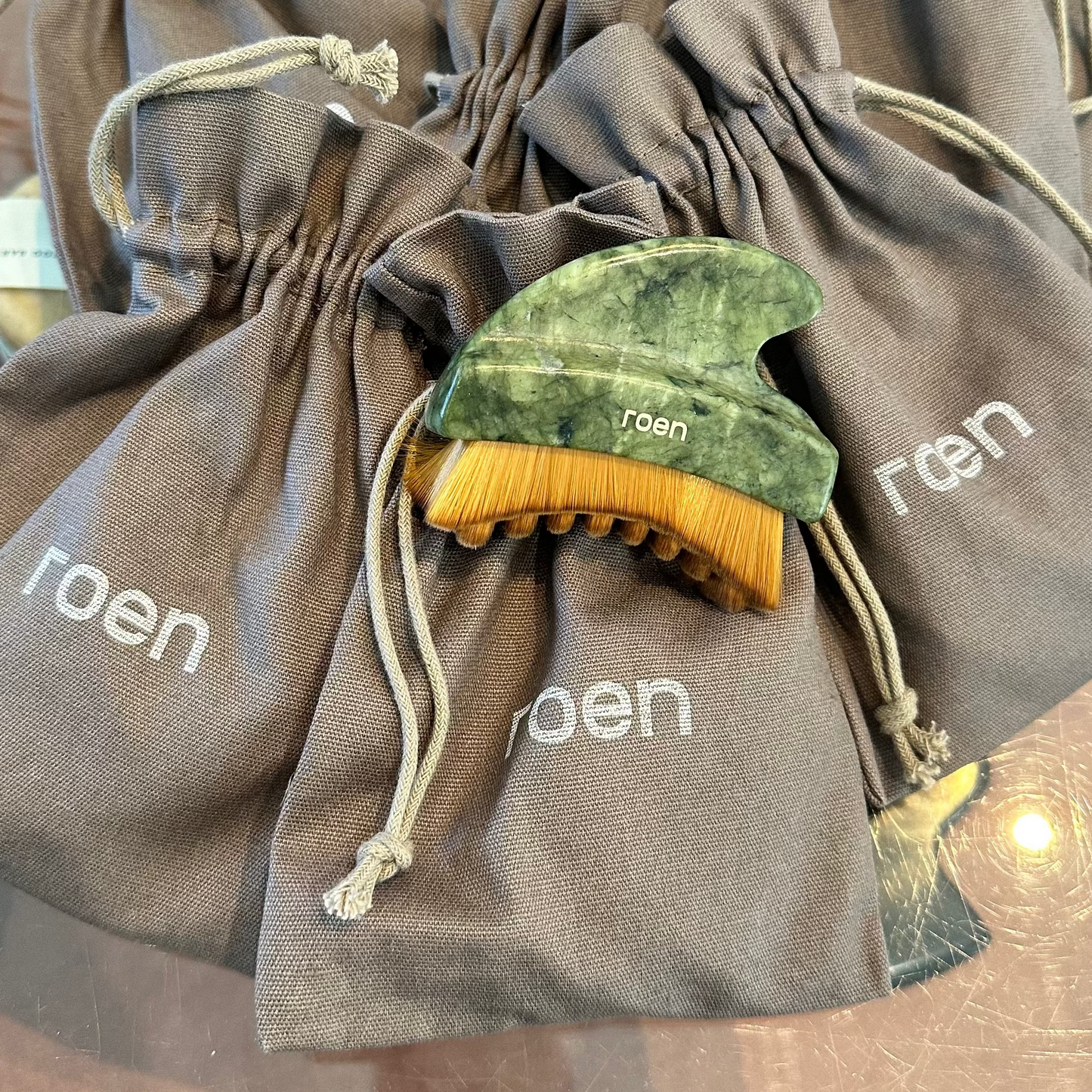 - roen - Lymfebørste med Gua Sha